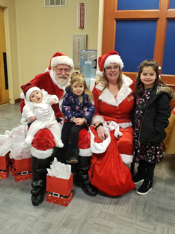 St. Anthony Christmas tree lighting p-3